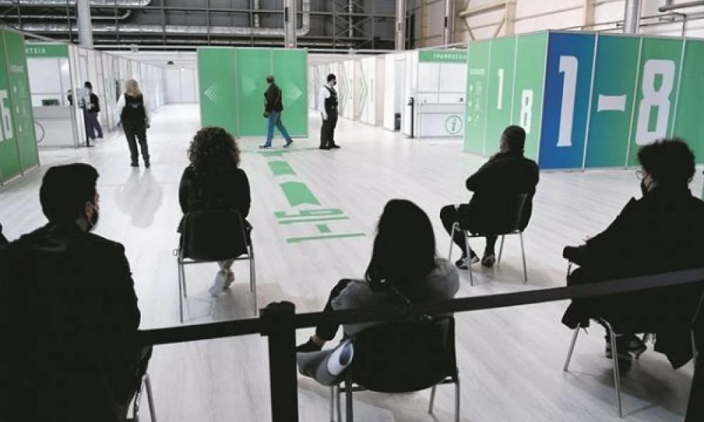 Εμβολιασμοί: Αριθμός ρεκόρ στα ραντεβού για τους 40άρηδες